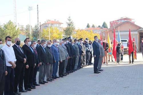 İlçemizde 29 Ekim Cumhuriyet Bayramı kutlamaları Çelenk Sunma Töreni ile Başladı